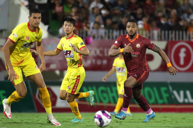 Văn Lâm không thi đấu, CLB Bình Định vẫn thắng CLB Thanh Hóa