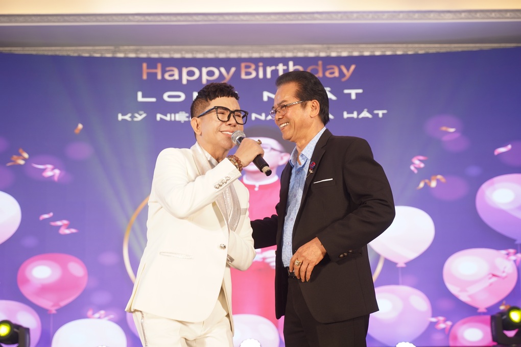 Hai con của ca sĩ Long Nhật hiếm hoi xuất hiện, mừng sinh nhật ba ruột - 2 Hai con của ca sĩ Long Nhật hiếm hoi xuất hiện, mừng sinh nhật ba ruột - 2