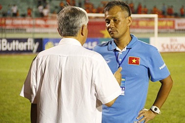 HLV Takashi đánh giá cầu thủ nữ Việt Nam không kém Thái Lan