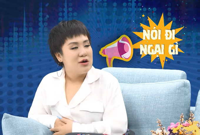 Ca sĩ khiến Tuấn Hưng phải chạy lên sân khấu xách guốc: Lấy chồng kém 5 tuổi và những chuyện hài hước - Ảnh 1. Ca sĩ khiến Tuấn Hưng phải chạy lên sân khấu xách guốc: Lấy chồng kém 5 tuổi và những chuyện hài hước - Ảnh 1.