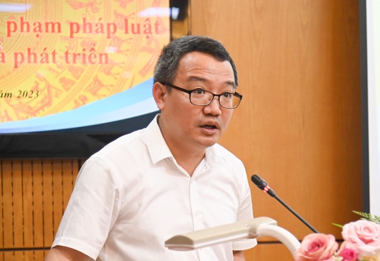 Cục trưởng Cục Kiểm tra văn bản quy phạm pháp luật Hồ Quang Huy (Ảnh: Lê Huy).