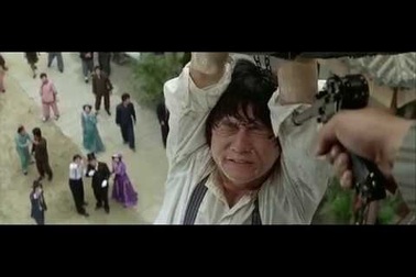 Thành Long rơi xuống từ tháp đồng hồ cao 15 mét trong phim "Kế hoạch A"