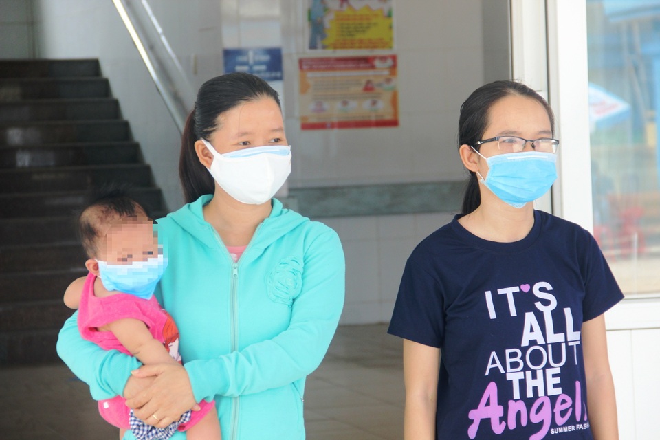 Quảng Trị: Hai bệnh nhân Covid-19 đầu tiên xuất viện sau 7 lần âm tính - 4 Quảng Trị: Hai bệnh nhân Covid-19 đầu tiên xuất viện sau 7 lần âm tính - 4