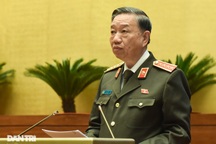 Bộ trưởng Công an sẽ trả lời chất vấn về hộ chiếu mẫu mới