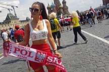 Nữ phóng viên World Cup bỏ nghề vì quá xinh đẹp