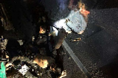 4 thanh niên tử vong sau cú va chạm với xe ô tô