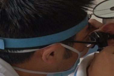 Con rết chui vào lỗ tai người phụ nữ khi ngủ