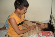 Ba mảnh đời trước bão, giờ còn lại mình em!