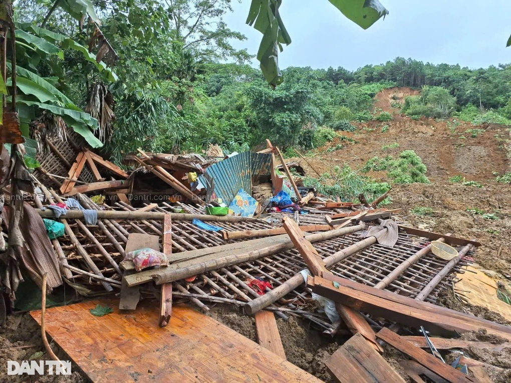 Bố tôi tai điếc, không nghe thấy tiếng đất đồi sạt lở để mà chạy đi - 1 Bố tôi tai điếc, không nghe thấy tiếng đất đồi sạt lở để mà chạy đi - 1