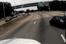 Trả giá đắt vì nhập làn cao tốc không quan sát