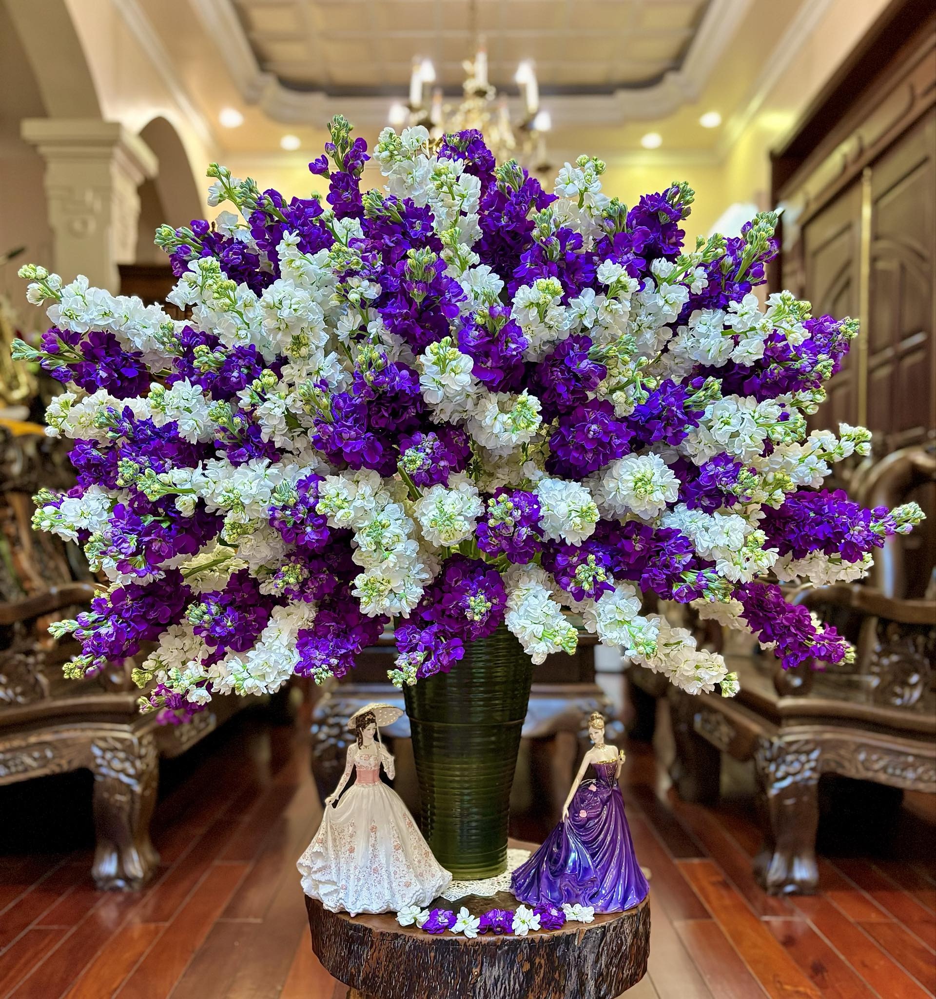 Người phụ nữ Hải Phòng chi trăm triệu cắm loạt bình hoa khổng lồ gây sốt - 5 Người phụ nữ Hải Phòng chi trăm triệu cắm loạt bình hoa khổng lồ gây sốt - 5