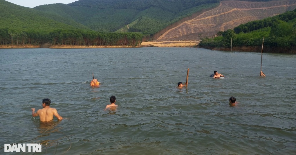 Nhiều biện pháp phòng chống đuối nước với trẻ em - 1 Nhiều biện pháp phòng chống đuối nước với trẻ em - 1