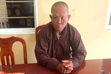 Giả danh tu sĩ đi bán nhang, kêu gọi quyên góp từ thiện để trục lợi