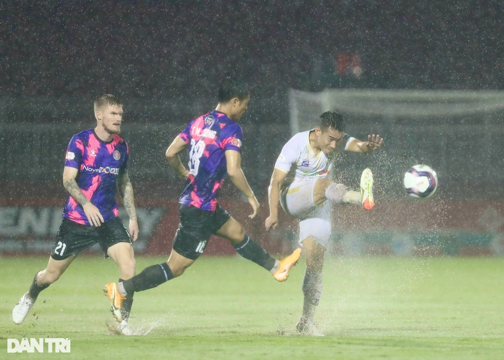 Văn Quyết ghi bàn giúp CLB Hà Nội thoát thua Sài Gòn FC - 4 Văn Quyết ghi bàn giúp CLB Hà Nội thoát thua Sài Gòn FC - 4