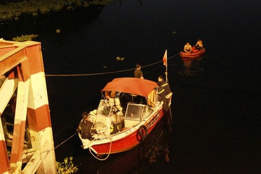 Mất xe máy khi cứu người nhảy cầu tự tử!