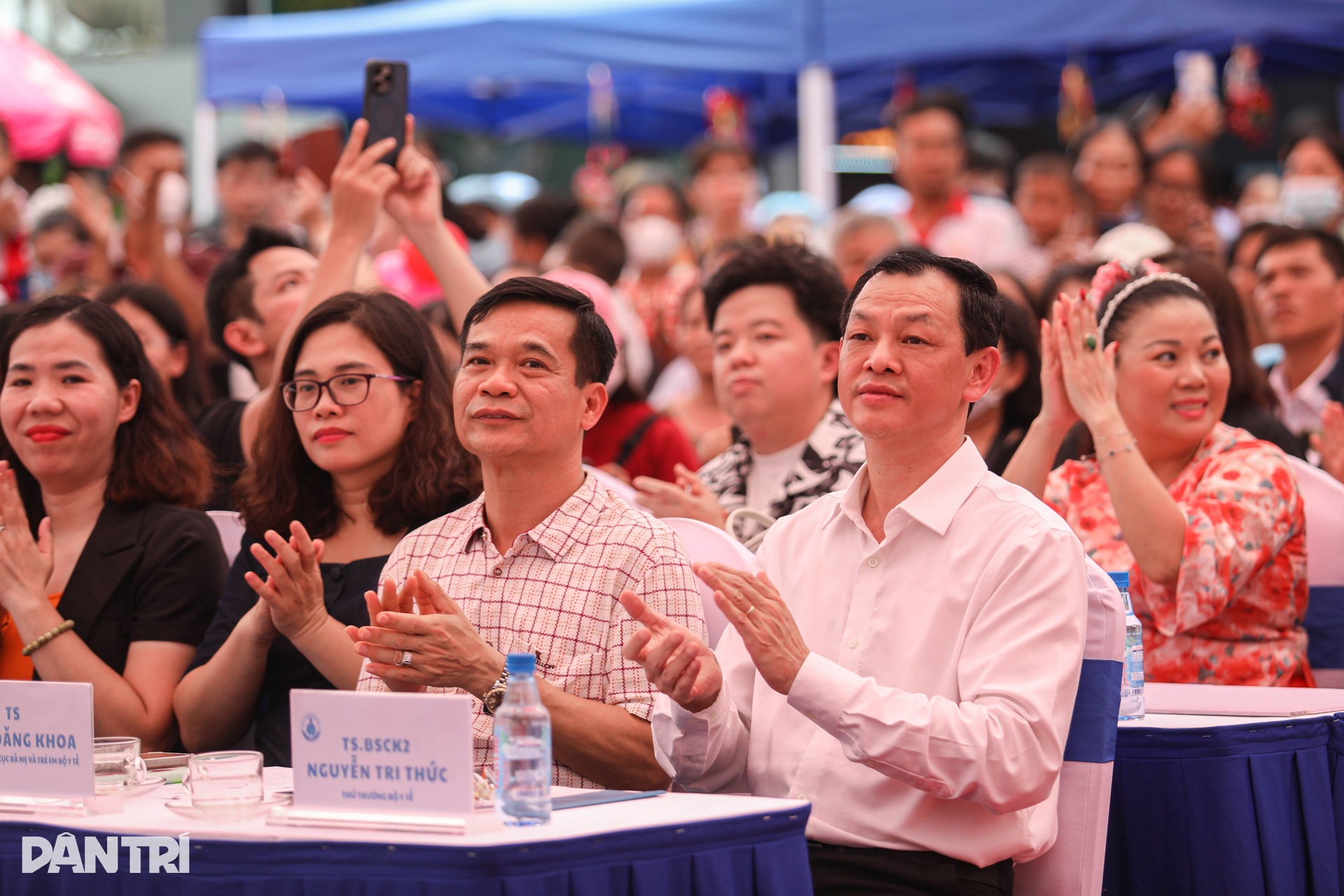Trung thu gõ cửa bệnh viện, mang niềm vui đến bệnh nhi TPHCM - 2