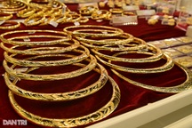 Giá vàng thận trọng, USD tăng nhẹ