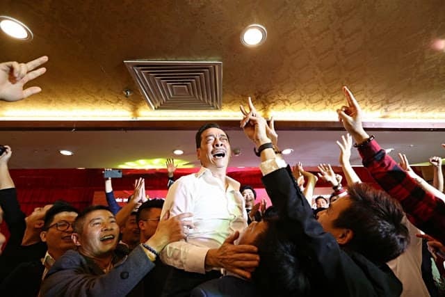 Việt Anh tiết lộ lý do chức Chủ tịch CLB của NSND Hoàng Dũng chưa ai thay - 1 Việt Anh tiết lộ lý do chức Chủ tịch CLB của NSND Hoàng Dũng chưa ai thay - 1