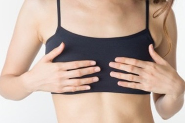 Khủng hoảng khi con tuổi "chíp hôi" đã đòi... bơm ngực, khoe thân