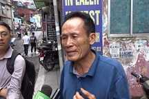 Cháy rụi 30 phòng trọ, ông Hiệp “khùng” lo bệnh nhân ngủ ngoài đường