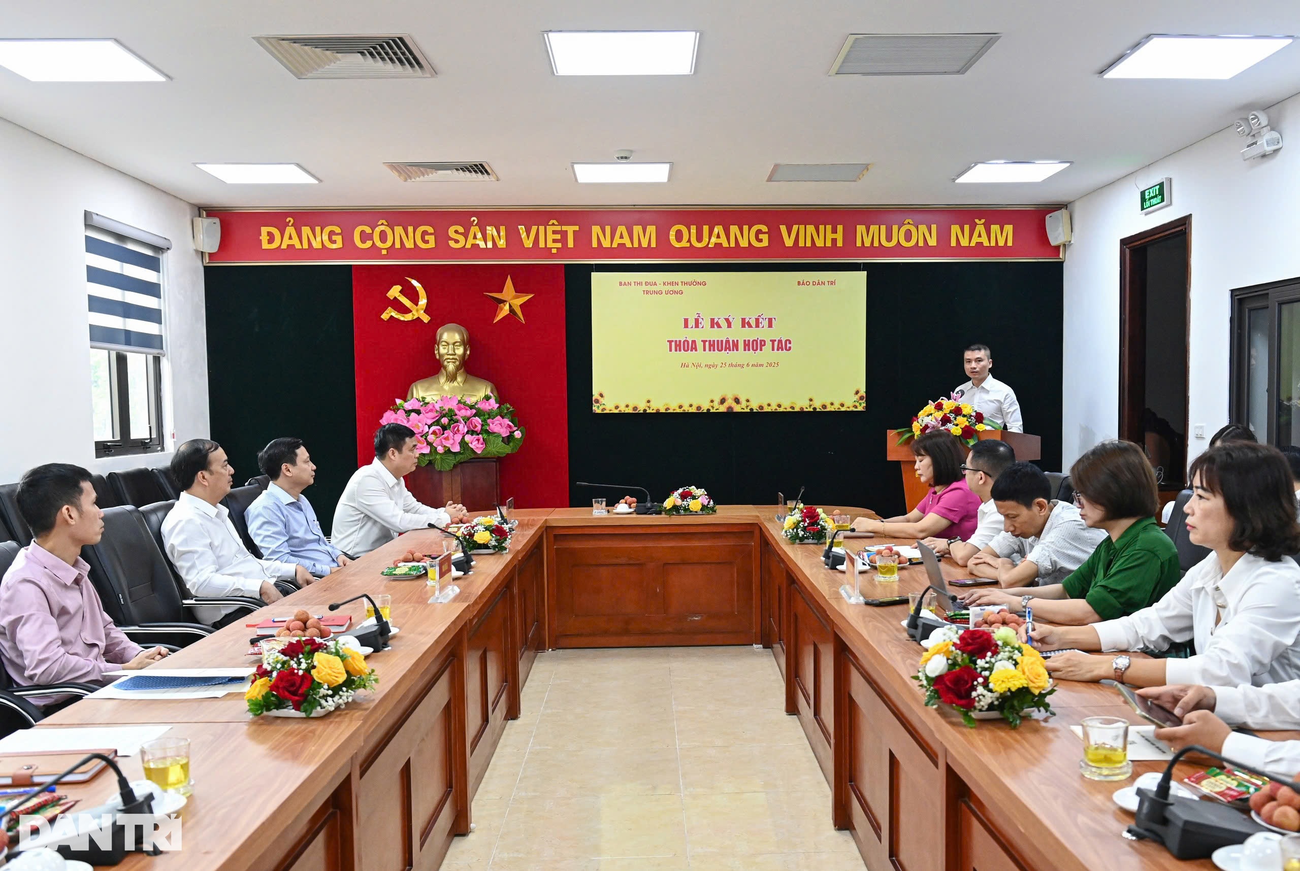 Báo Dân trí và Ban Thi đua - Khen thưởng Trung ương cùng lan tỏa việc tử tế - 1 Báo Dân trí và Ban Thi đua - Khen thưởng Trung ương cùng lan tỏa việc tử tế - 1