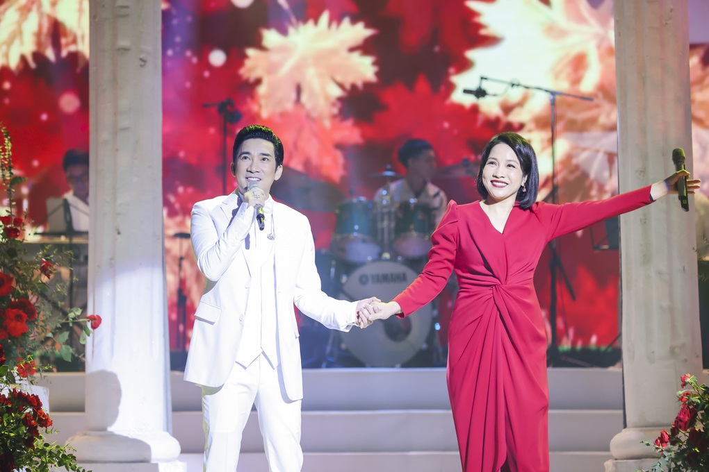 Diva Mỹ Linh bóc phốt Quang Hà ngay trên sân khấu - 3 Diva Mỹ Linh bóc phốt Quang Hà ngay trên sân khấu - 3
