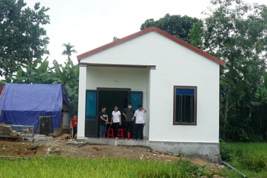 Niềm vui người mẹ đơn thân trong ngôi nhà xây từ tấm lòng bạn đọc Dân trí