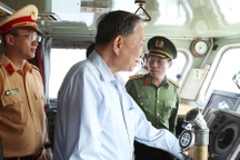 Tổng Bí thư Tô Lâm kiểm tra công tác tàu tuần tra