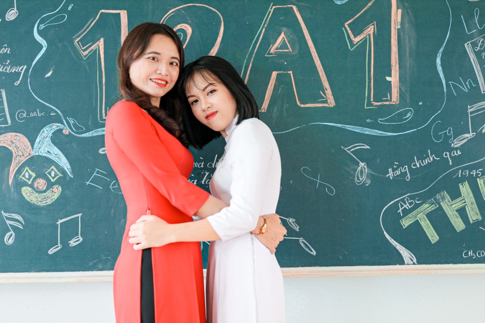 Ước mơ thành bác sỹ quân y của nữ sinh mồ côi mẹ giành 2 điểm 10 Hóa, Sinh - 2 Ước mơ thành bác sỹ quân y của nữ sinh mồ côi mẹ giành 2 điểm 10 Hóa, Sinh - 2