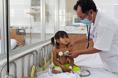 Không đủ tiền mua thuốc điều trị bạch hầu, bệnh nhân xin về... chết