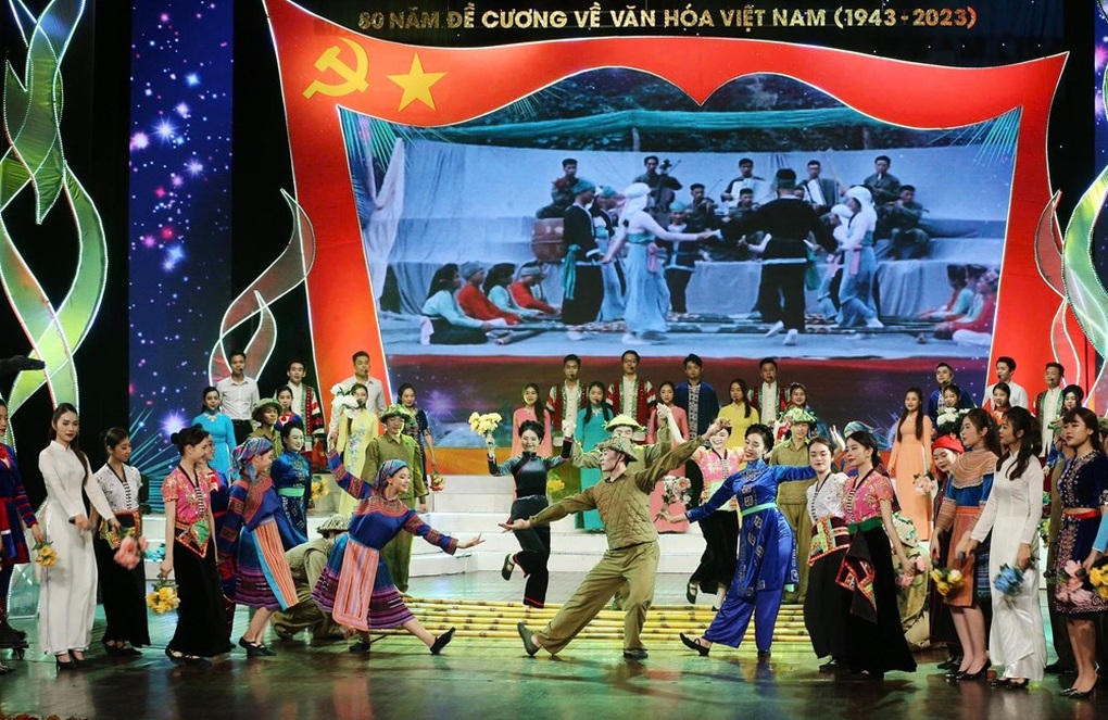 HLV Mai Đức Chung, NSND Xuân Bắc dự Đại hội Thi đua yêu nước của Bộ Văn hóa - 1