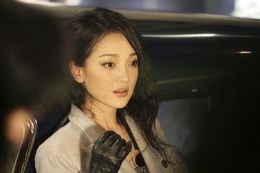 Hé lộ thêm về “phi công trẻ” của Châu Tấn