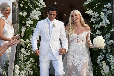 Siêu mẫu nội y Devon Windsor đã kết hôn