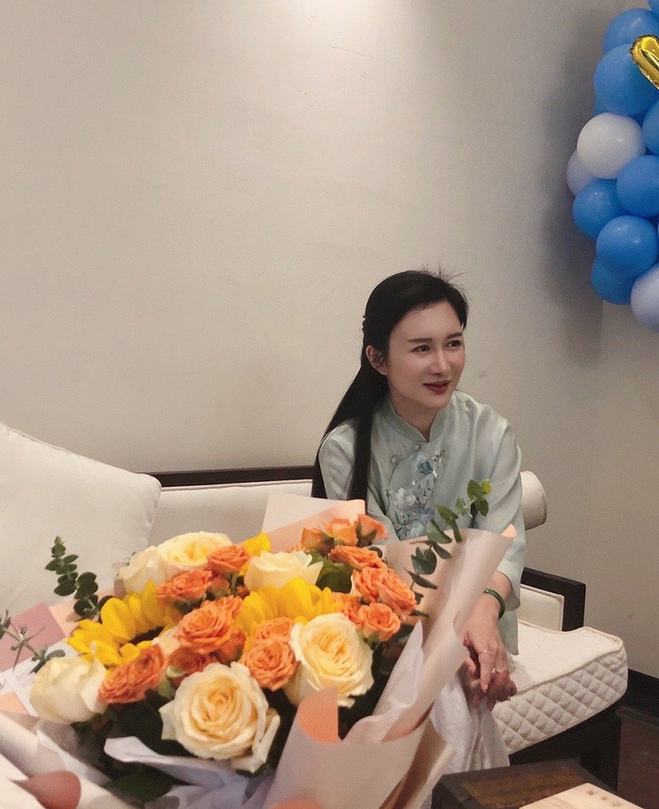 Hôn nhân thị phi của đạo diễn 70 tuổi kết hôn với nữ trợ lý kém 31 tuổi - 11 Hôn nhân thị phi của đạo diễn 70 tuổi kết hôn với nữ trợ lý kém 31 tuổi - 11