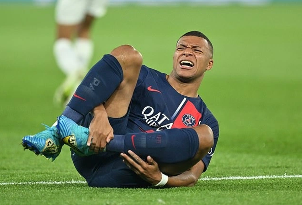 Mbappe left the field early due to injury, PSG still won 4-0 - 1 against Marseille