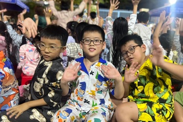 Cho trò mặc pyjama, ngủ lại trường, hiệu trưởng chia sẻ lý do... bất ngờ