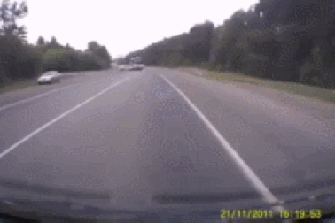 Những khoảnh khắc “thần chết ngủ quên” trên đường