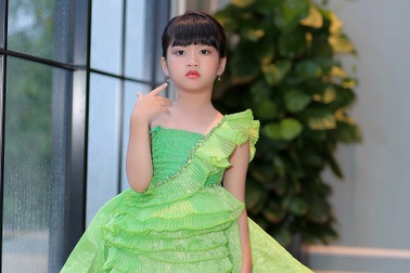 Mẫu nhí Thái Trân hội ngộ dàn Á hậu trên sàn catwalk