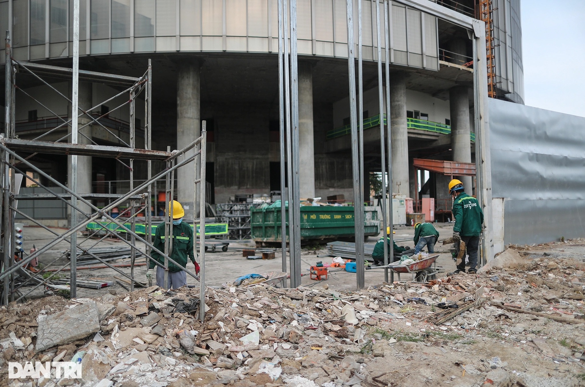 Sau 10 năm trùm mền, tòa cao ốc nằm trên đất vàng TPHCM thi công trở lại - 5