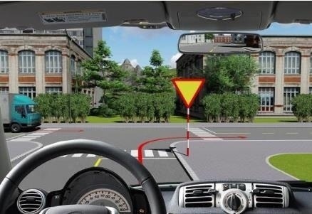 Xe nào đi trước là đúng quy tắc giao thông?