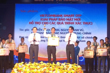 Đề tài “VietcomBank Smart OTP” được tôn vinh tại Festival “Sáng tạo trẻ” toàn quốc