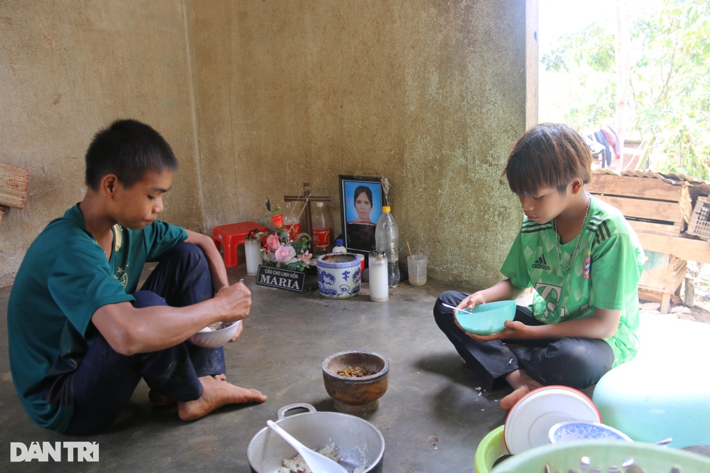 Bữa cơm cà pháo, cá khô nghẹn đắng của 2 anh em mồ côi - 8 Bữa cơm cà pháo, cá khô nghẹn đắng của 2 anh em mồ côi - 8