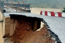 Sạt lở cầu bắc qua sông Lam, hàng trăm hộ dân bị ảnh hưởng