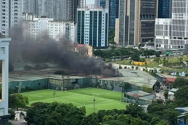 Hà Nội: Cháy nhà kho bỏ không ở Cầu Giấy