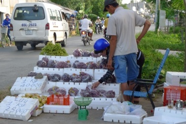 ĐBSCL: Cua lạ, Nho Mỹ dởm tràn về nông thôn