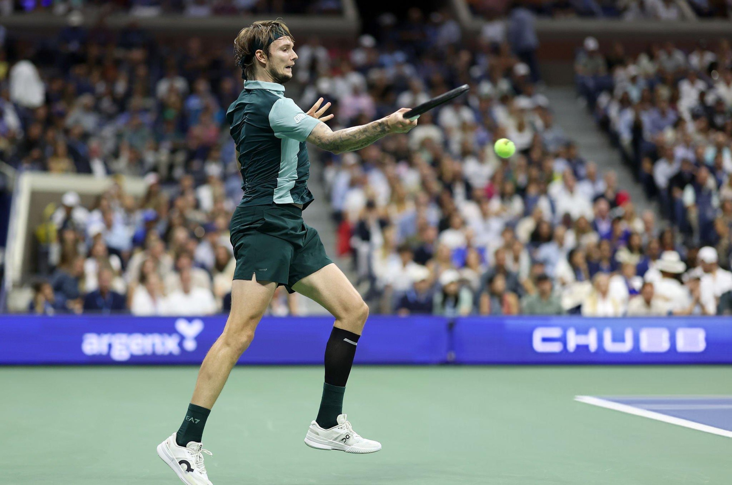 Sinner rửa hận trước Bublik, giành vé vào tứ kết US Open - 2