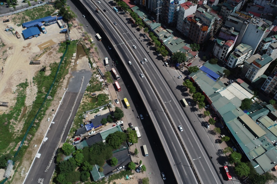 Nhìn từ trên cao nạn xe khách bất trị tại Hà Nội - 11 Nhìn từ trên cao nạn xe khách bất trị tại Hà Nội - 11