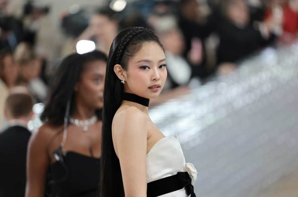 Ca khúc You Me của Jennie hút hàng chục triệu view, thống trị các BXH - 3 Ca khúc You Me của Jennie hút hàng chục triệu view, thống trị các BXH - 3