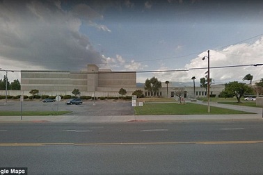 Bị bắt vì... trèo tường để vào tù