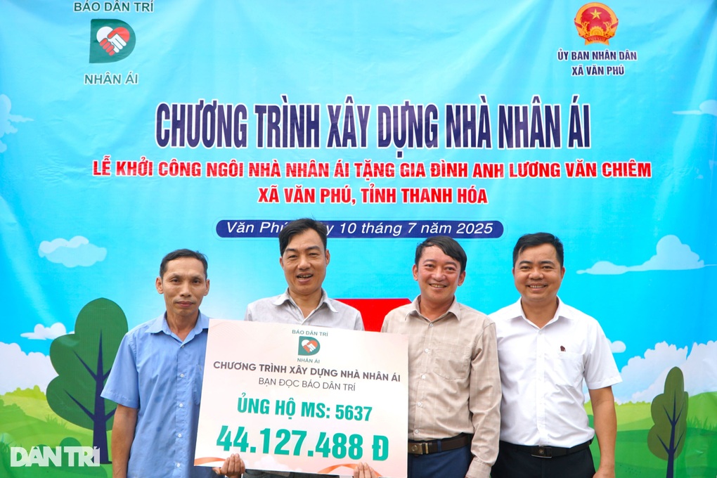 Người đàn ông trời đày và niềm vui vỡ òa vì sắp có nhà mới - 1 Người đàn ông trời đày và niềm vui vỡ òa vì sắp có nhà mới - 1